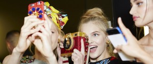 dolce-and-gabbana-spring-summer-2016-handbag-camera-bag-red-embellished